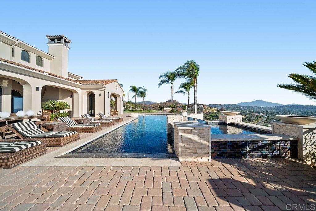 2424 Cerro Sereno Property Photo 9