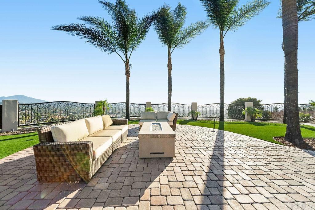 2424 Cerro Sereno Property Photo 12