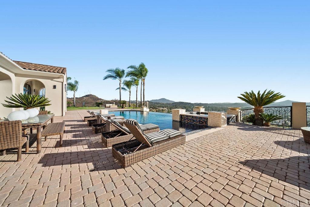 2424 Cerro Sereno Property Photo 13