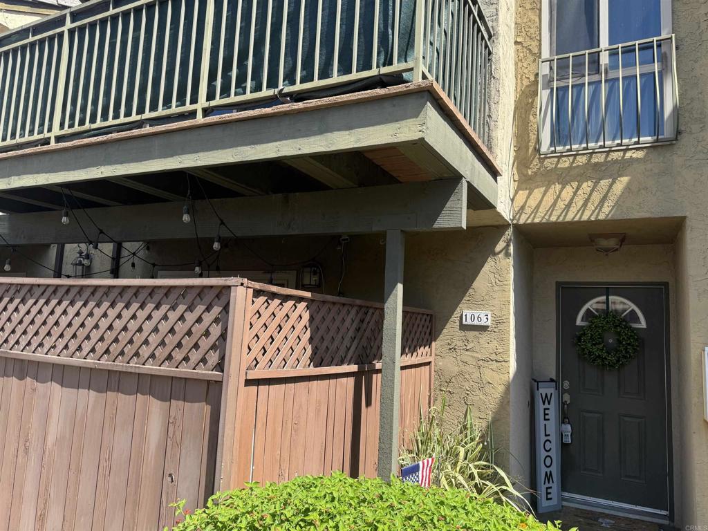 1063 Estes St Property Photo 2