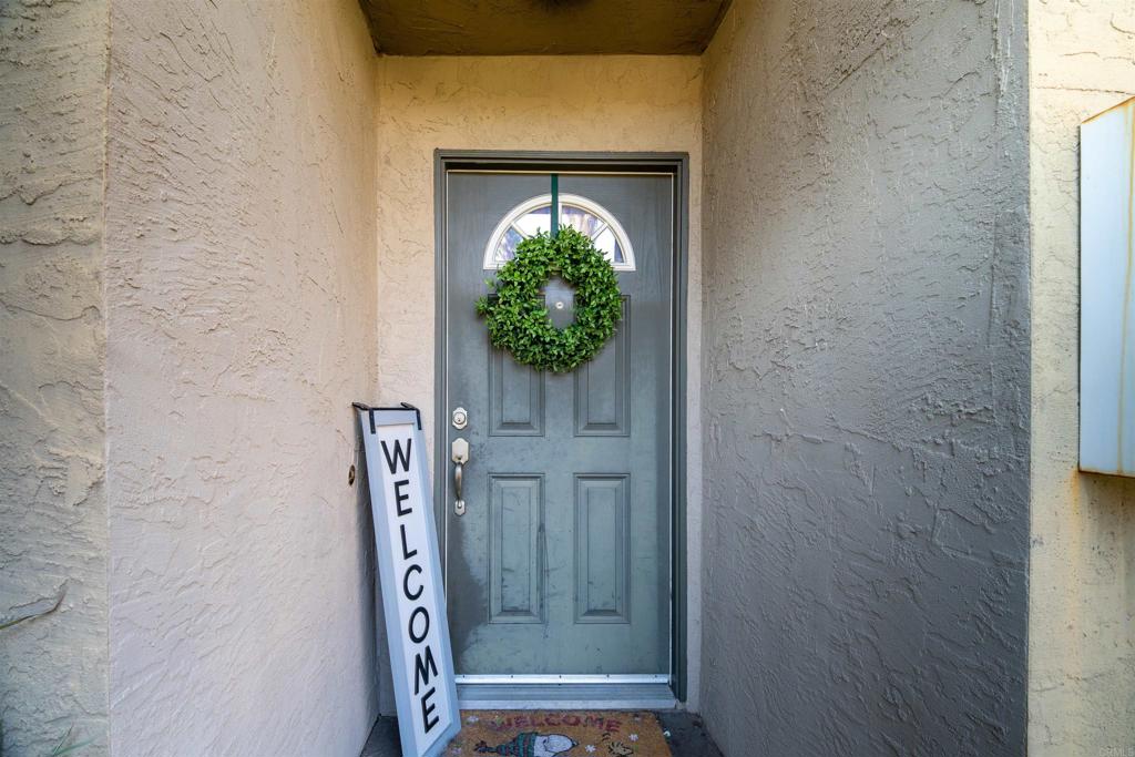1063 Estes St Property Photo 3