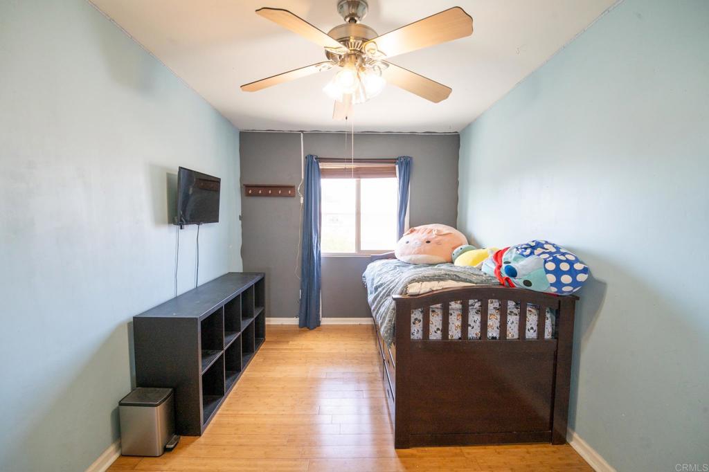 1063 Estes St Property Photo 24