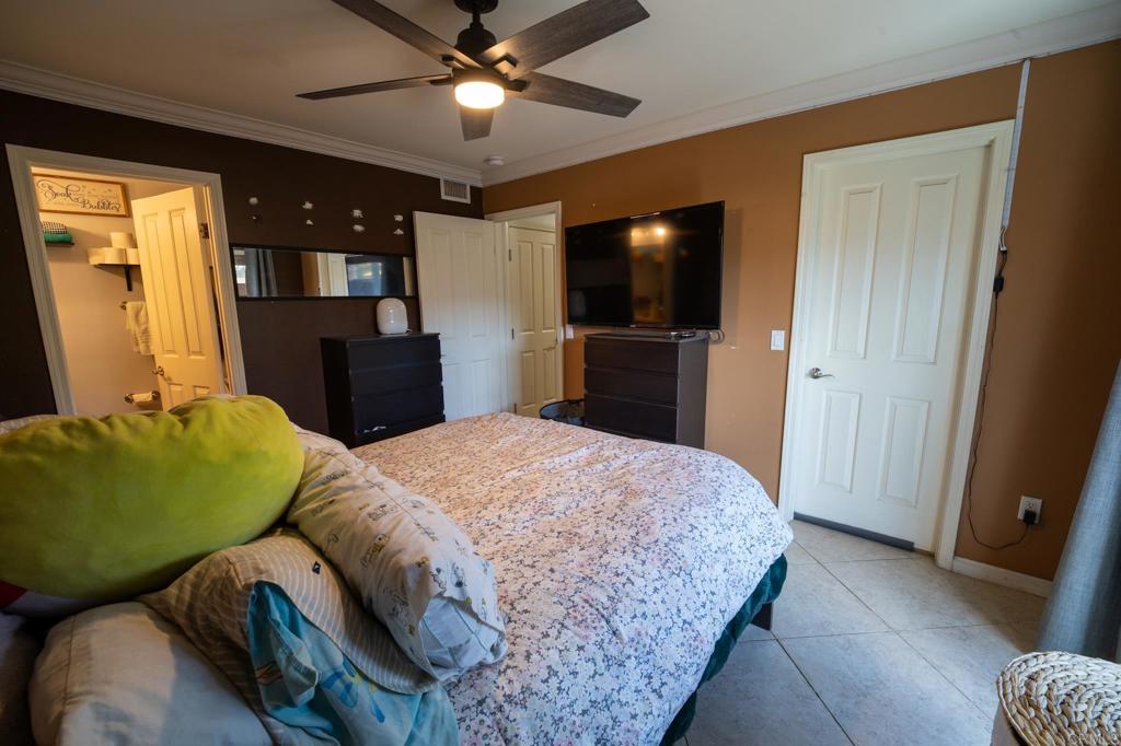 1063 Estes St Property Photo 25