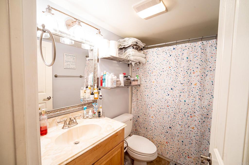 1063 Estes St Property Photo 27
