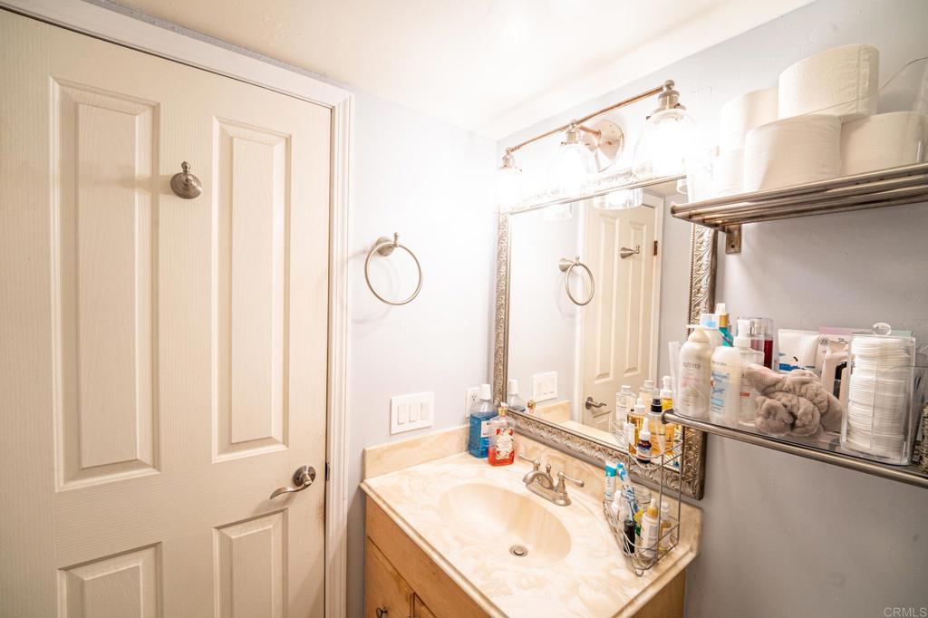 1063 Estes St Property Photo 29