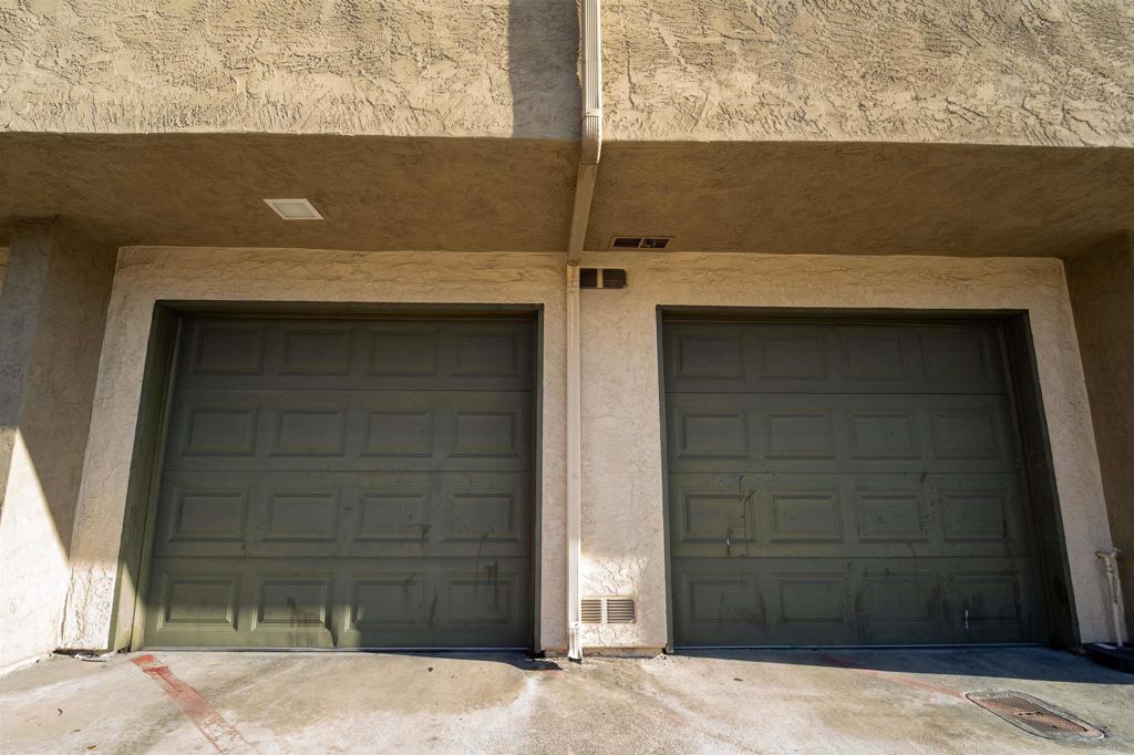 1063 Estes St Property Photo 31