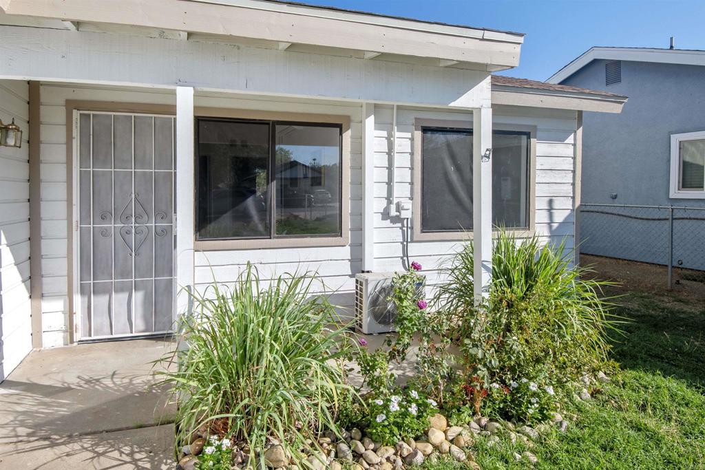 945 E Street Property Photo 2