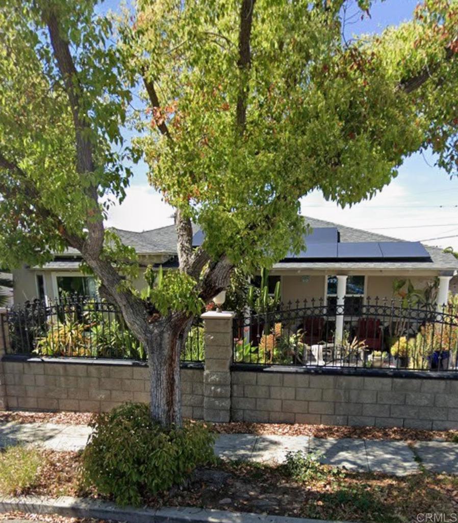 222 Los Alamos Property Photo 3