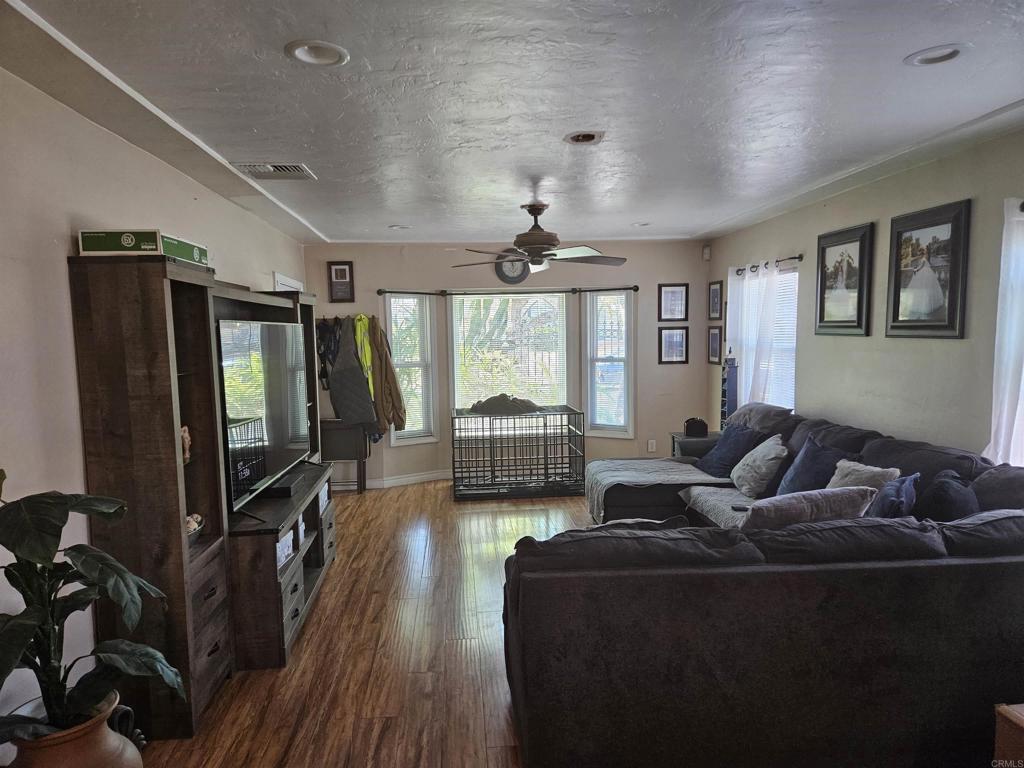 222 Los Alamos Property Photo 4