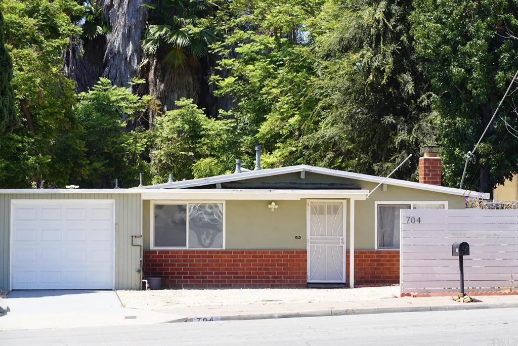 704 Galopago St. Property Photo 1