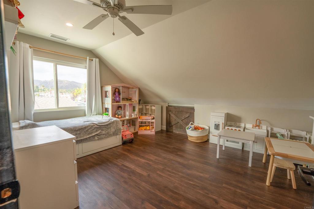 10046 Woodrose Avenue Property Photo 28