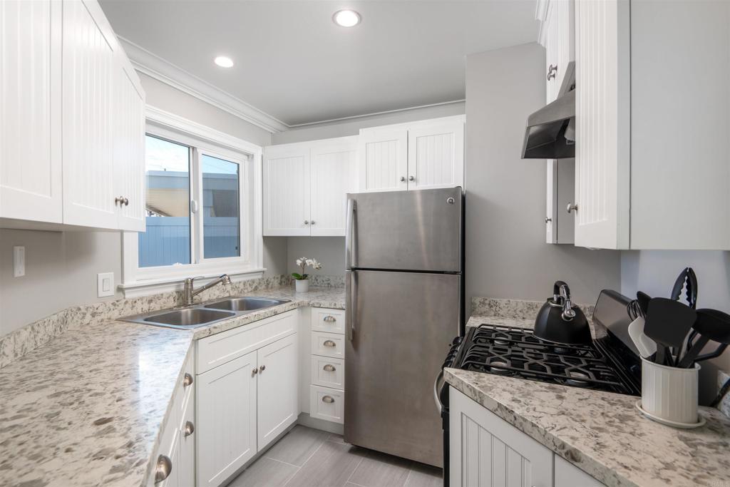 856 Olive Property Photo 5