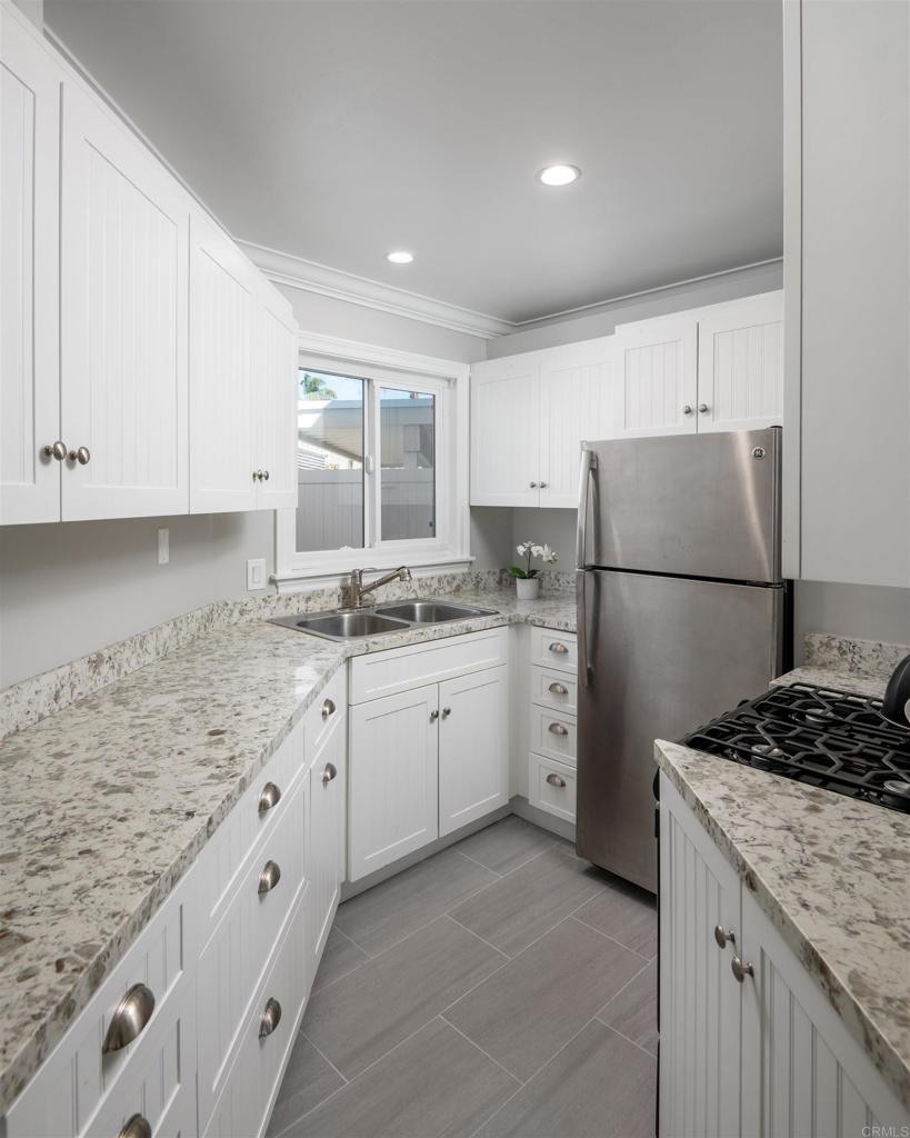 856 Olive Property Photo 7