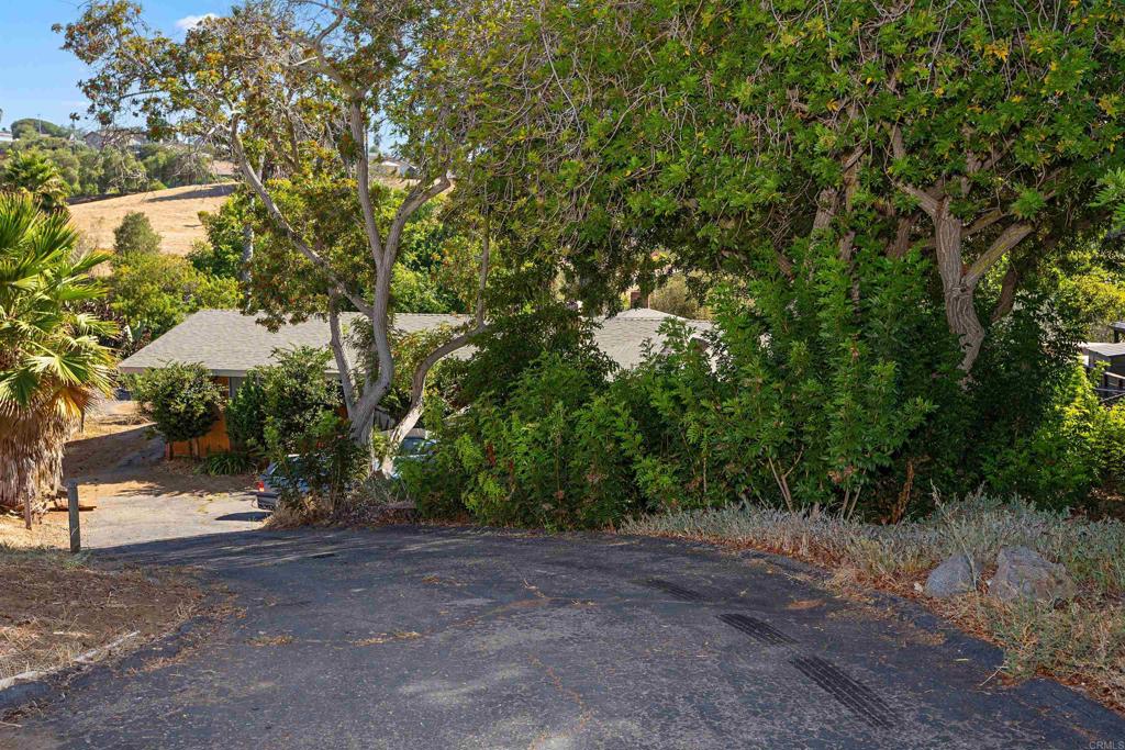 609 Roca Place Property Photo 3