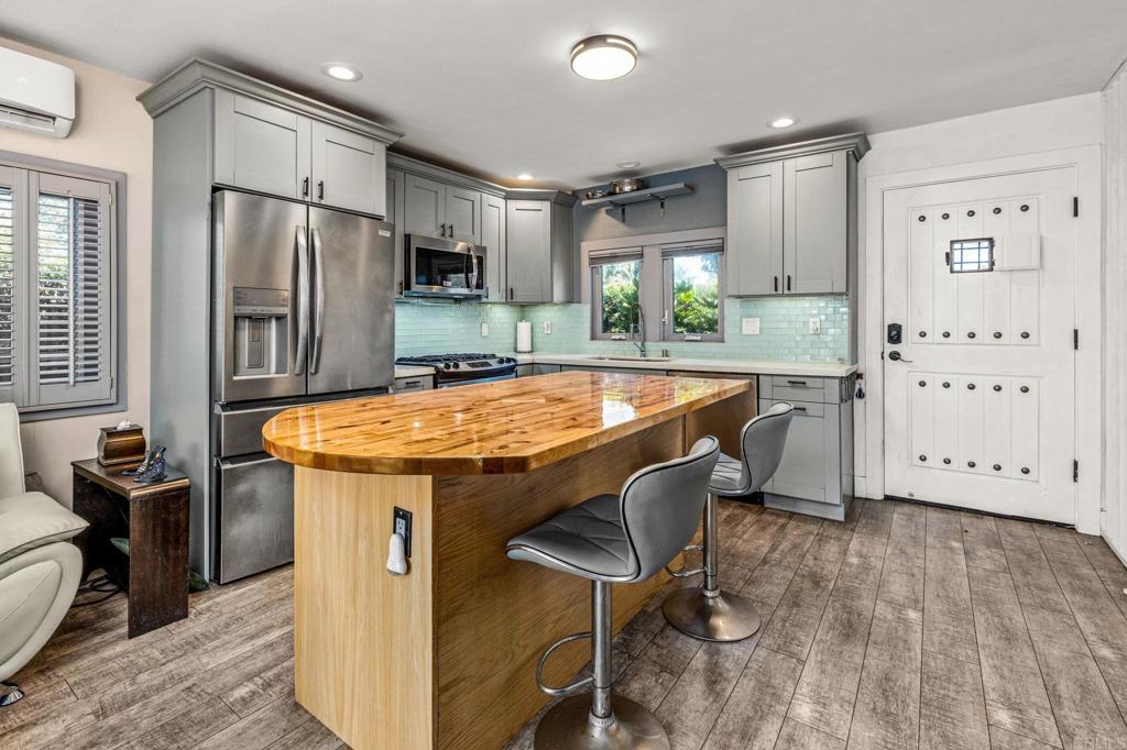 3167 Myrtle Avenue Property Photo 4