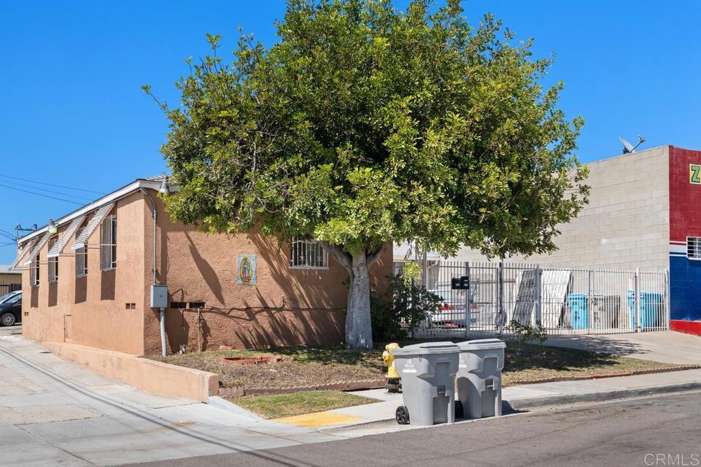 4728 , 4730 Myrtle Avenue Property Photo 3