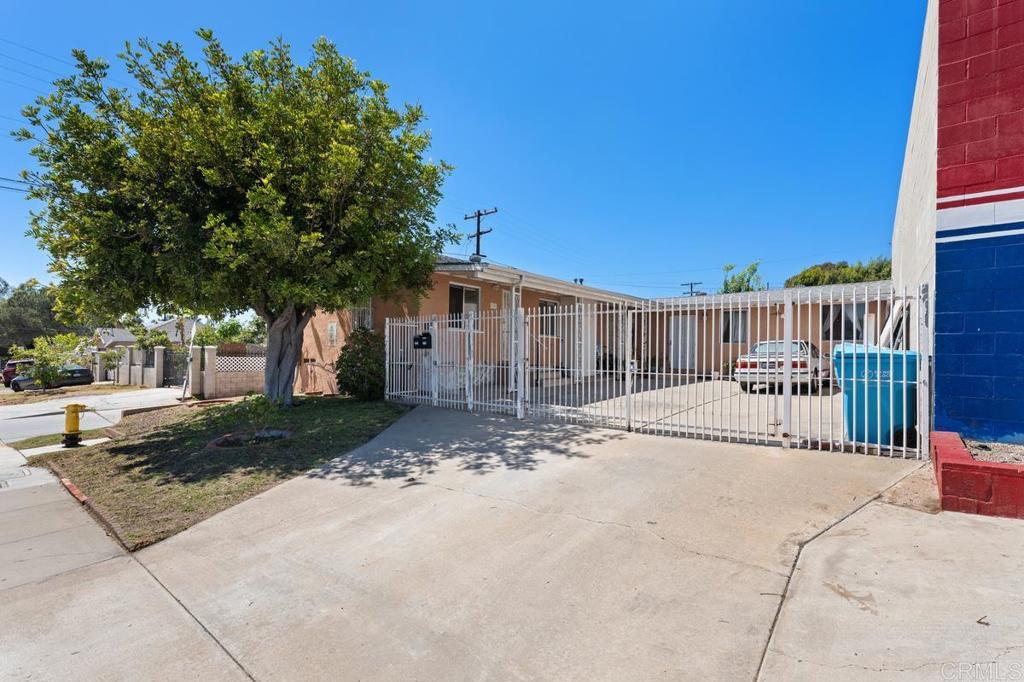 4728 , 4730 Myrtle Avenue Property Photo 4