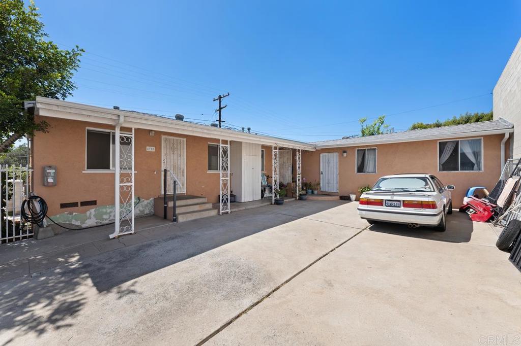 4728 , 4730 Myrtle Avenue Property Photo 5