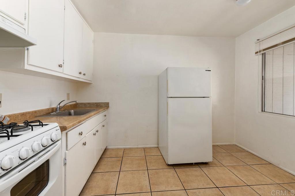 4728 , 4730 Myrtle Avenue Property Photo 12