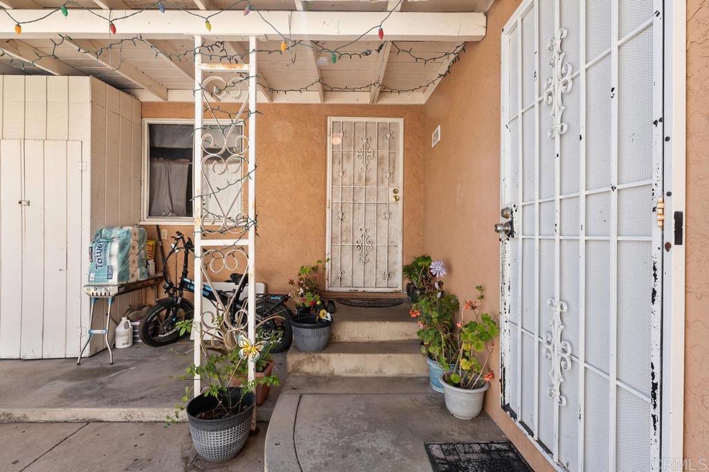 4728 , 4730 Myrtle Avenue Property Photo 18