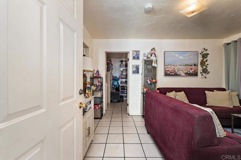 4728 , 4730 Myrtle Avenue Property Photo 19