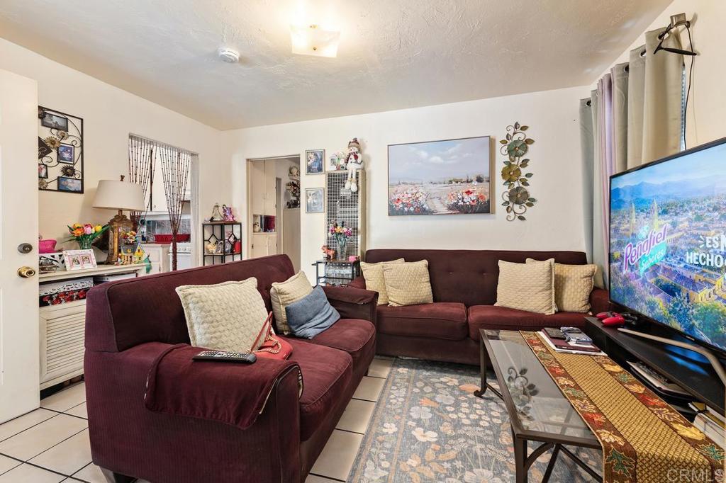 4728 , 4730 Myrtle Avenue Property Photo 21