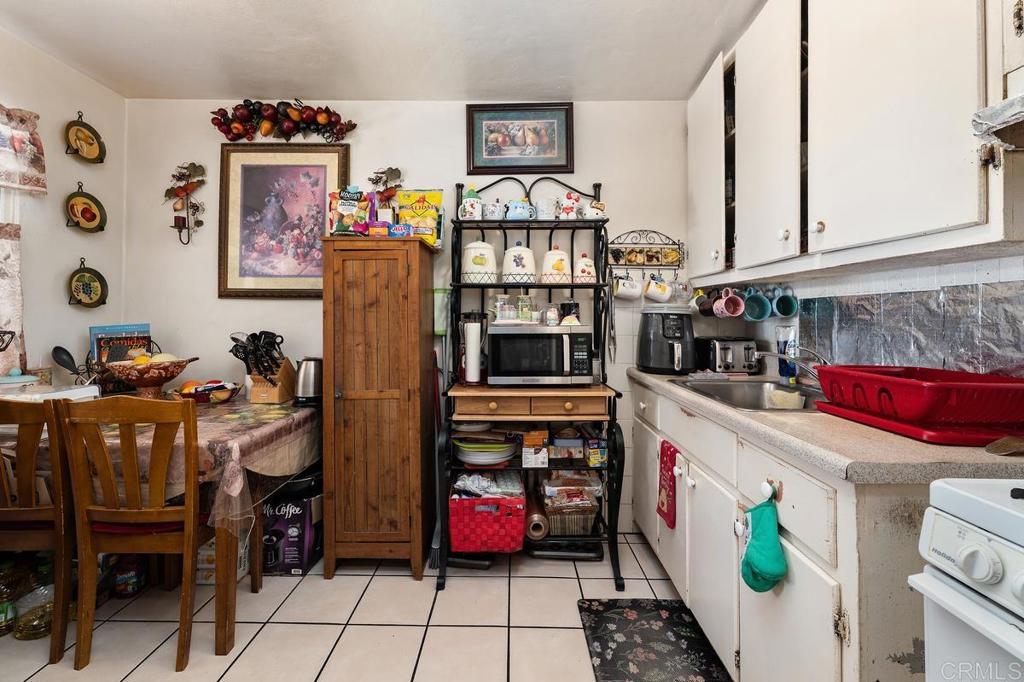 4728 , 4730 Myrtle Avenue Property Photo 22