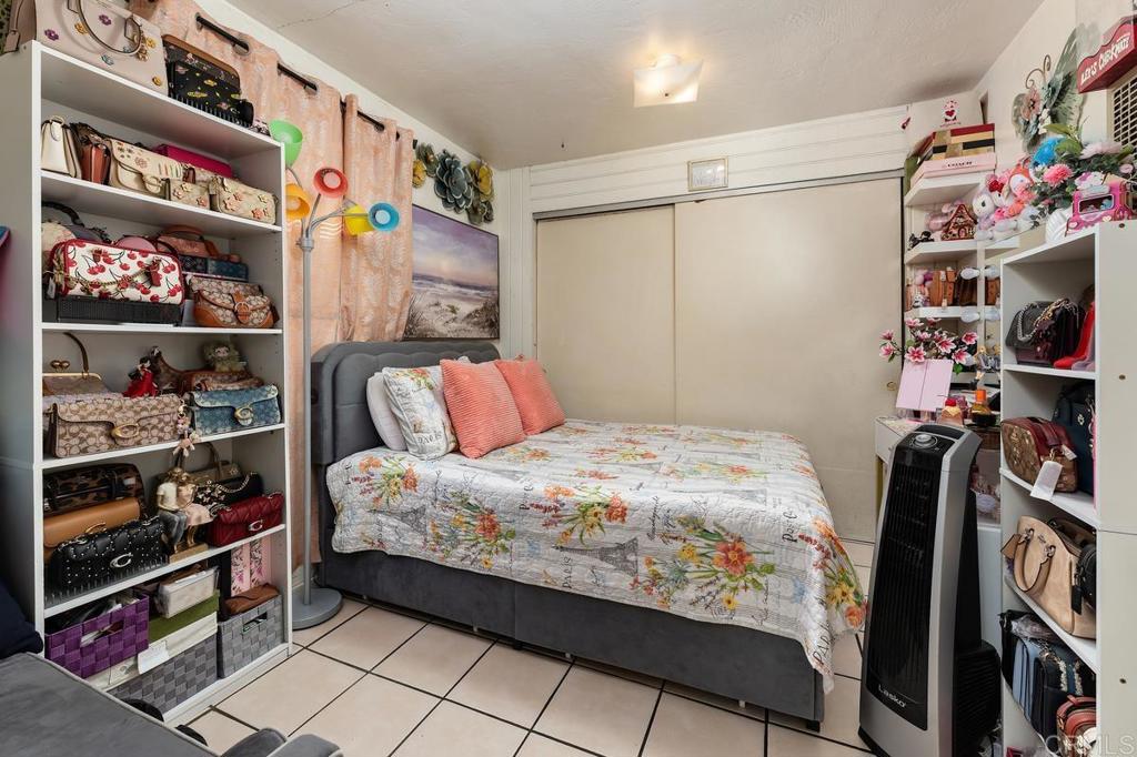 4728 , 4730 Myrtle Avenue Property Photo 25