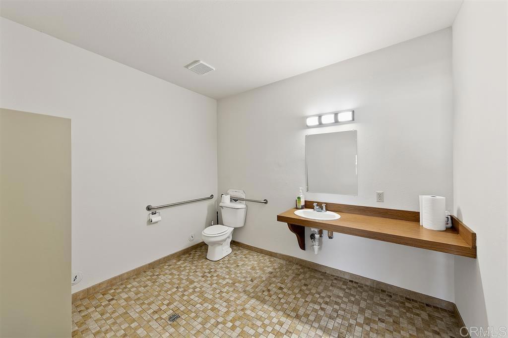 2116 Main Street Property Photo 10