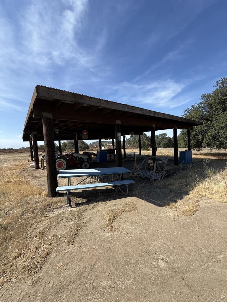 1085 Harris Ranch Rd Property Photo 36
