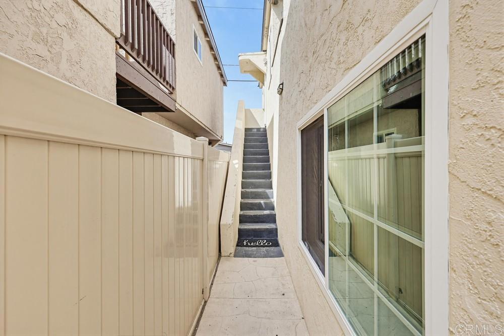728 Jamaica Court Property Photo 45