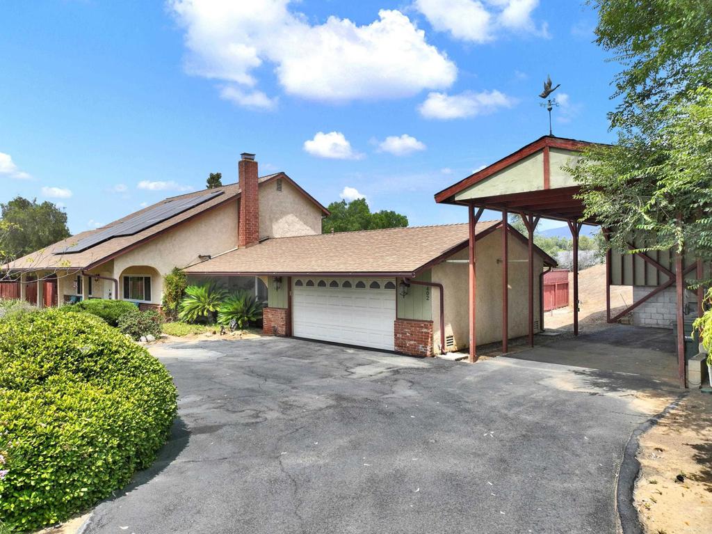 1402 Big Red Road Property Photo 3