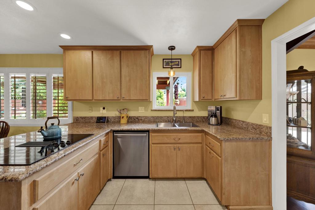 1402 Big Red Road Property Photo 17