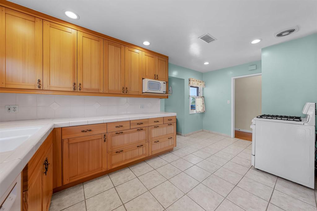 5452 Forbes Avenue Property Photo 7