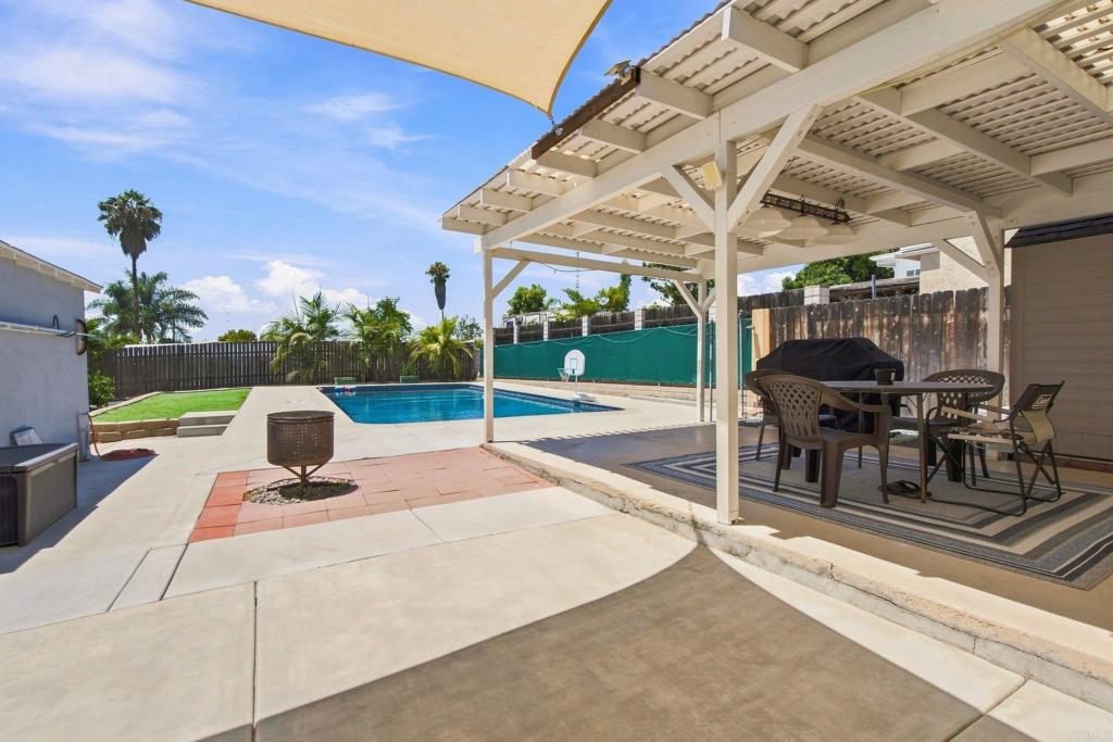 2720 Palm Lane Property Photo 4