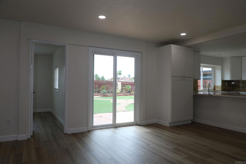 486 Smoky Circle Property Photo 5