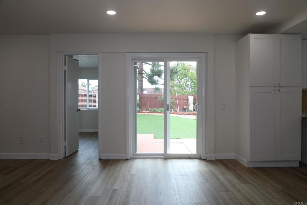 486 Smoky Circle Property Photo 6