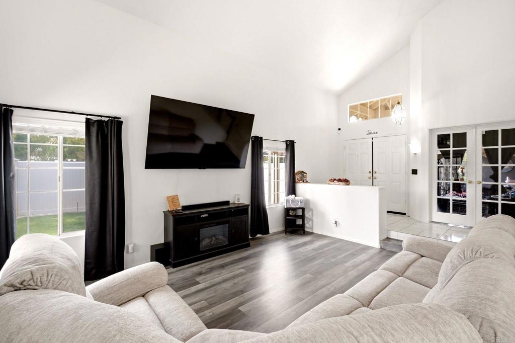 43115 Corte Fresca Property Photo 2