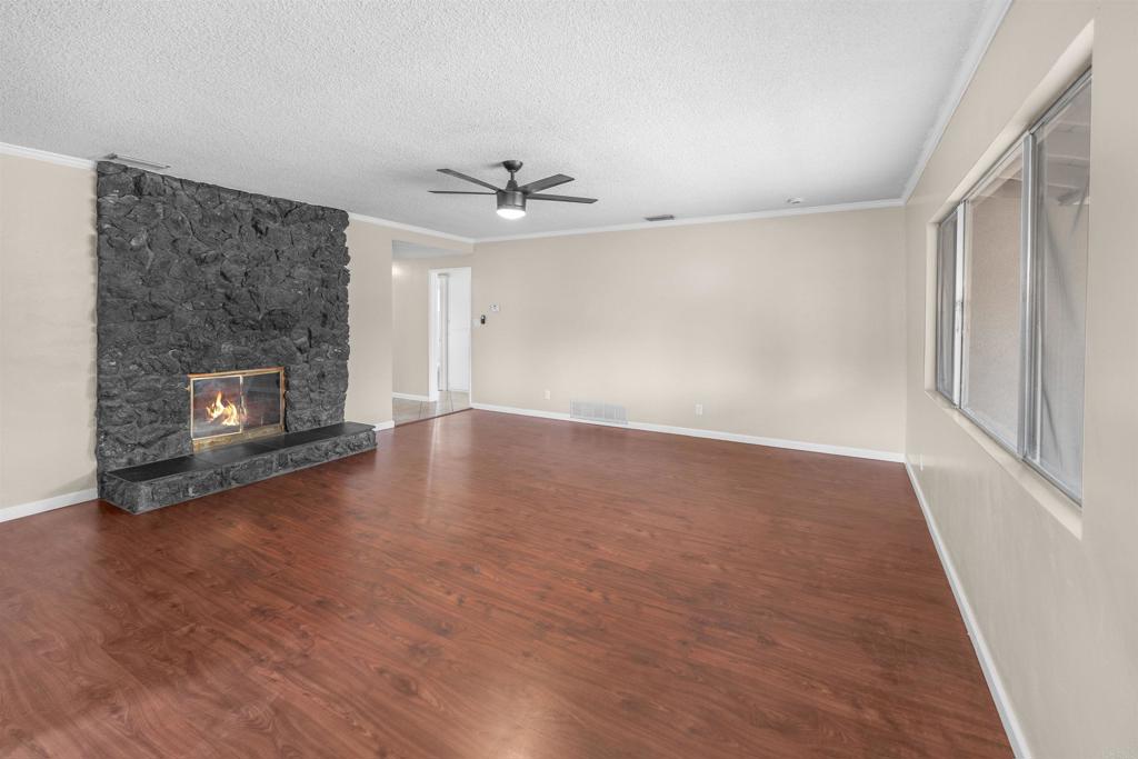 626 E Wright Street Property Photo 5