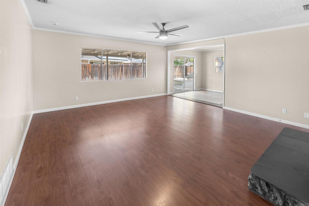626 E Wright Street Property Photo 18
