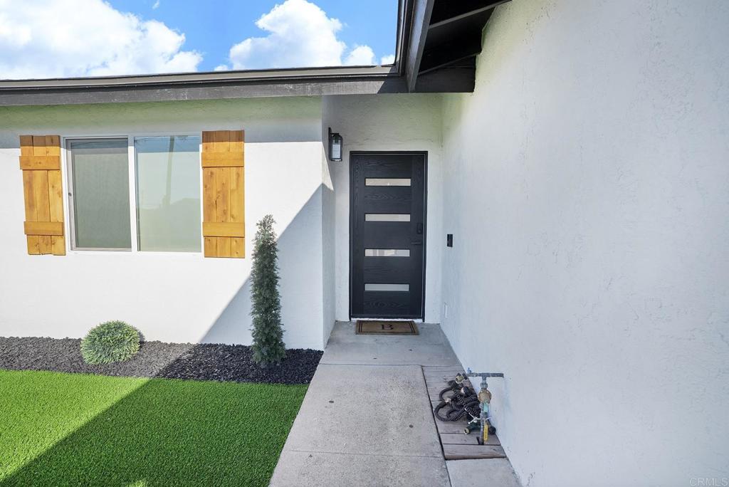 953 Maria Way Property Photo 3