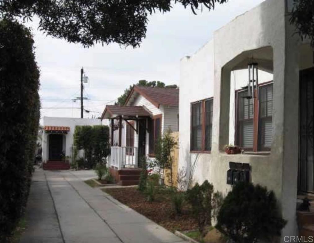 1944 32nd St Property Photo 1