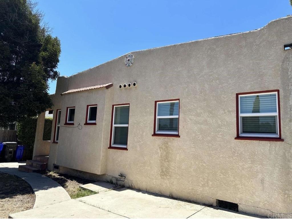 1944 32nd St Property Photo 3