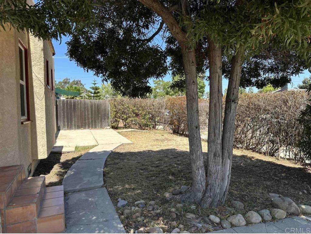 1944 32nd St Property Photo 4