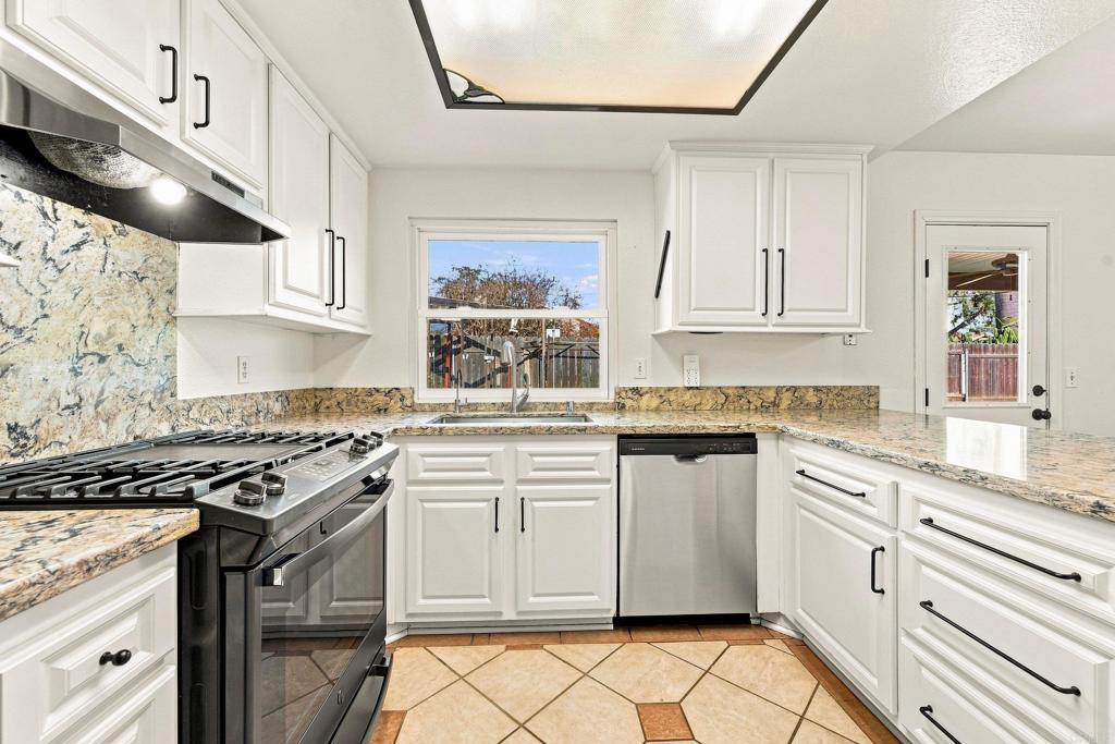 10355 Paseo Palmas Dr. Property Photo 8