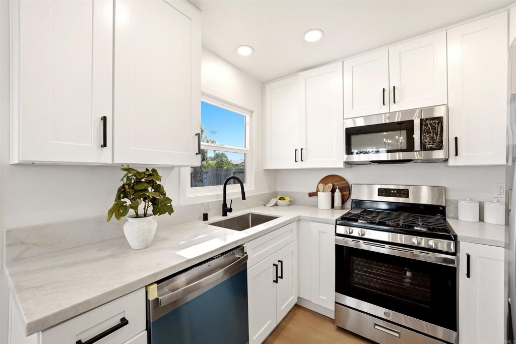4231 54th Place Property Photo 3
