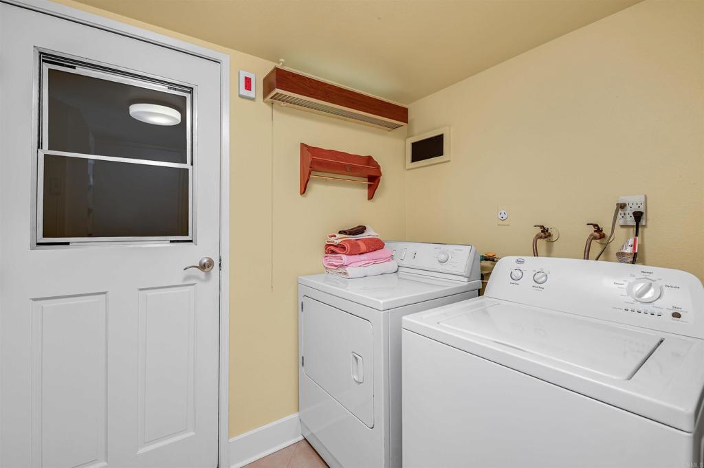 5964 Highplace Drive Property Photo 10