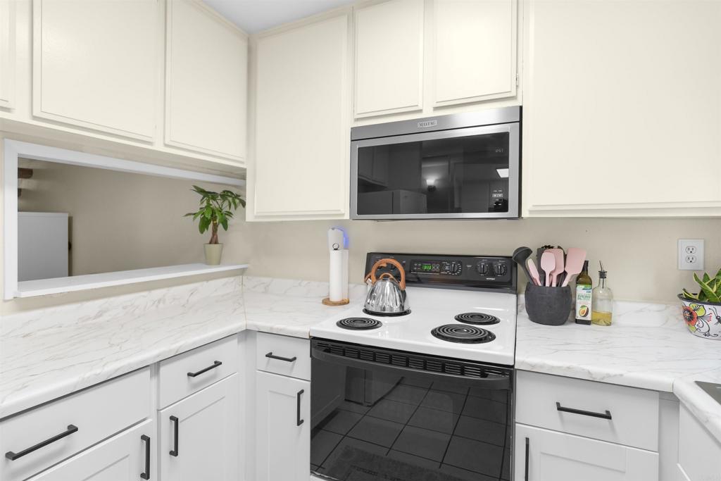 7940 University Avenue 22 Property Photo 3