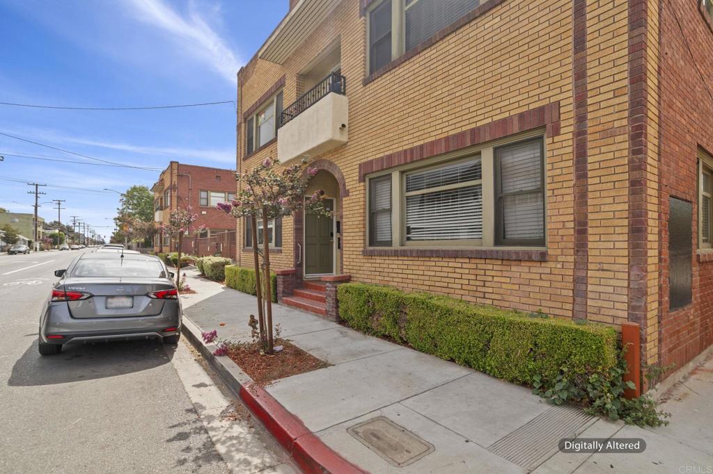 2528 E 10th Street Property Photo 1