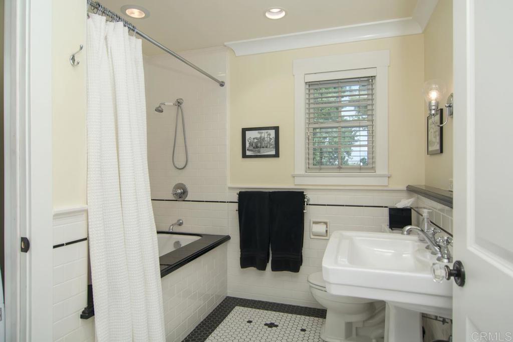 242 H Property Photo 7